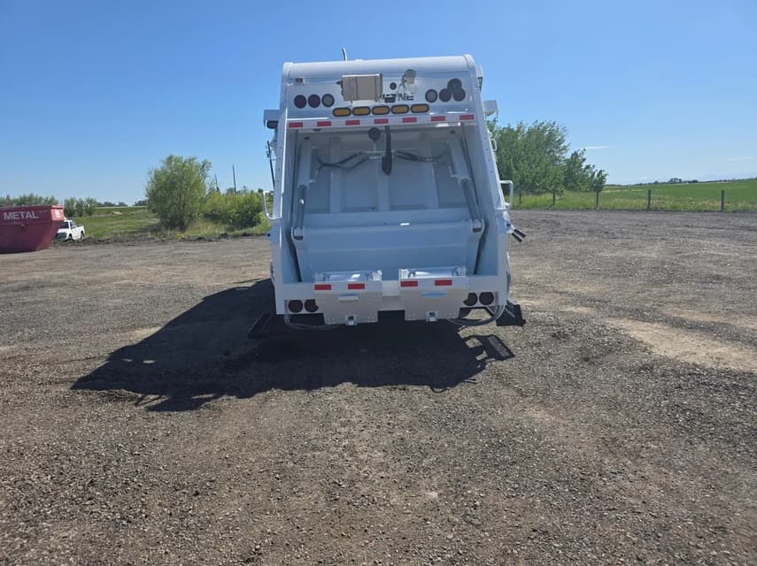 2013 Freightliner 108SD - 13