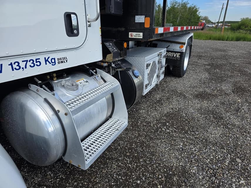 2021 Peterbilt 337 - 41