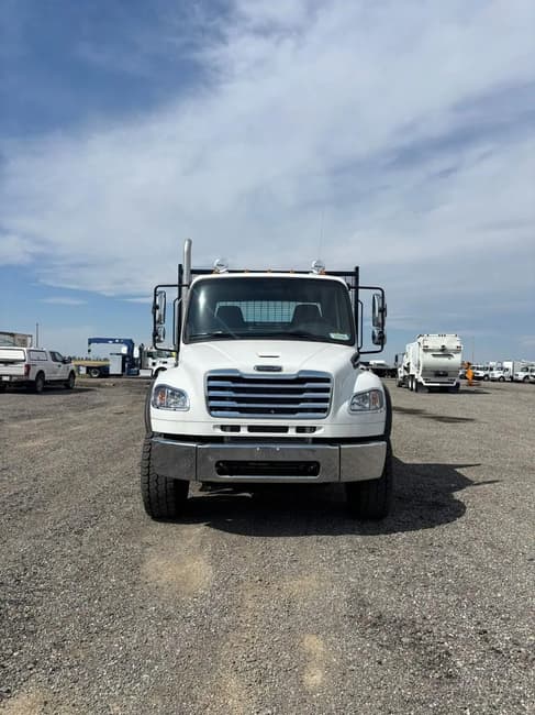 2025 Freightliner BUSINESS CLASS M2 106 PLUS - 2