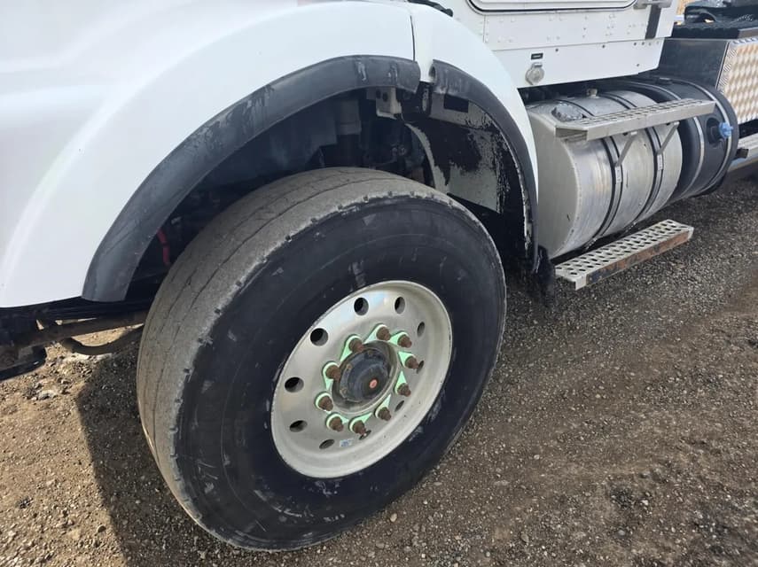 2016 Kenworth T800 - 19