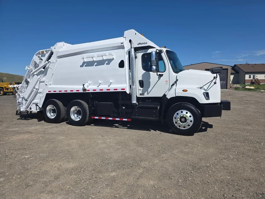 2013 Freightliner 108SD - 30