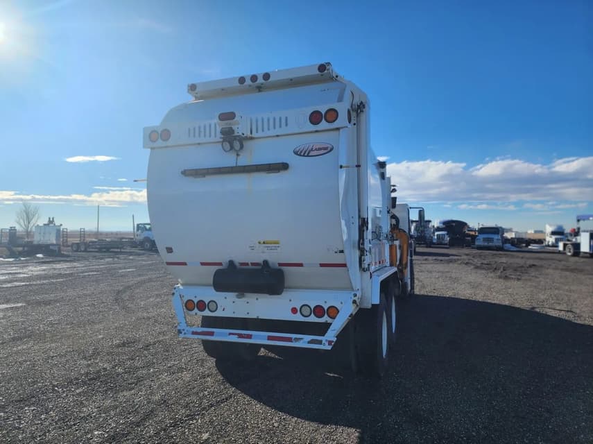 2016 Freightliner M2 106 - 27