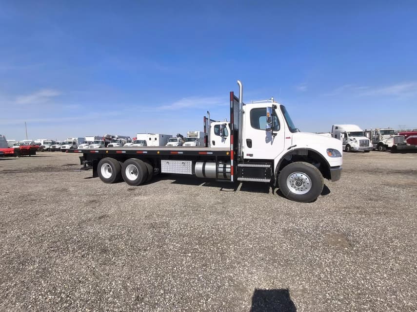 2025 Freightliner BUSINESS CLASS M2 106 - 32