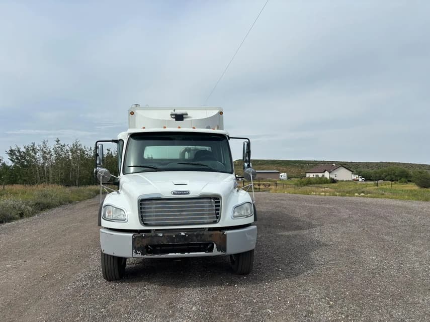 2013 Freightliner BUSINESS CLASS M2 106 - 30