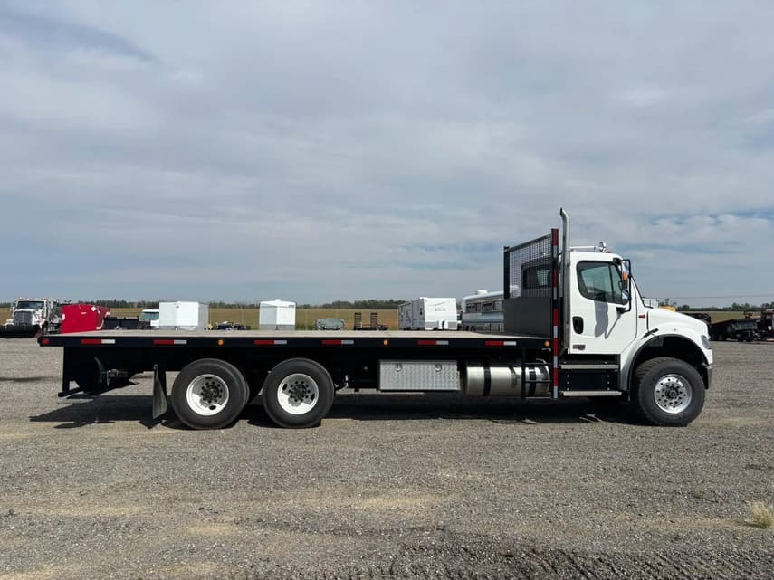 2025 Freightliner BUSINESS CLASS M2 106 PLUS - 4