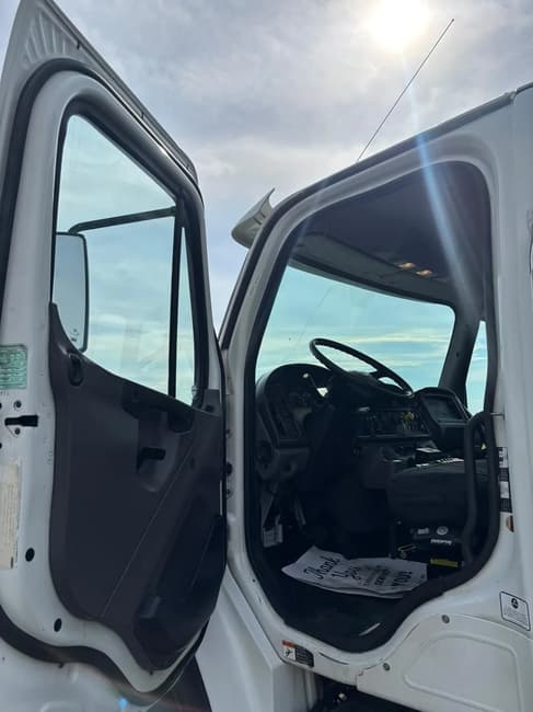 2013 Freightliner BUSINESS CLASS M2 106 - 13
