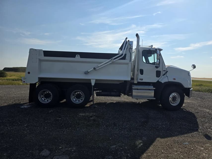 2025 Freightliner BUSINESS CLASS M2 106 - 6