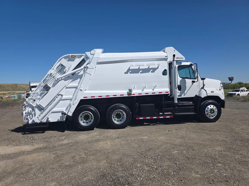 2013 Freightliner 108SD - 33