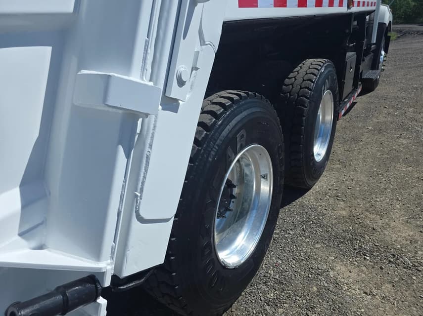 2013 Freightliner 108SD - 25
