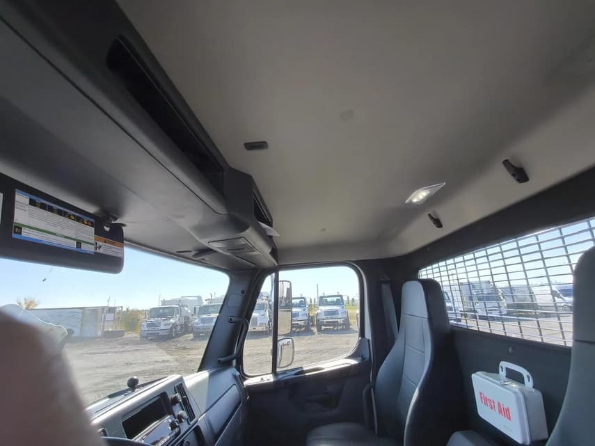 2025 Freightliner BUSINESS CLASS M2 106 - 21