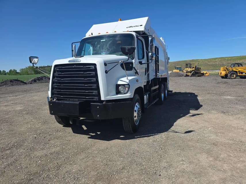 2013 Freightliner 108SD - 35