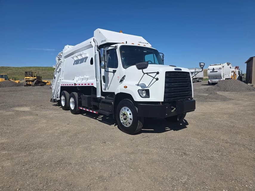 2013 Freightliner 108SD - 1