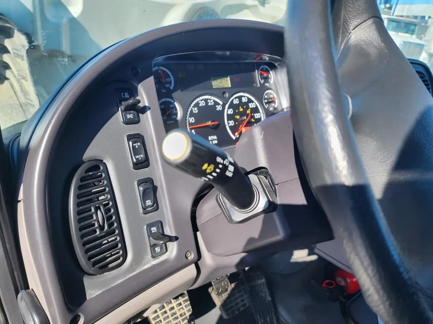 2008 Freightliner BUSINESS CLASS M2 106 - 28