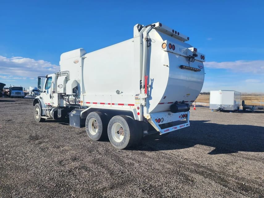 2016 Freightliner M2 106 - 29