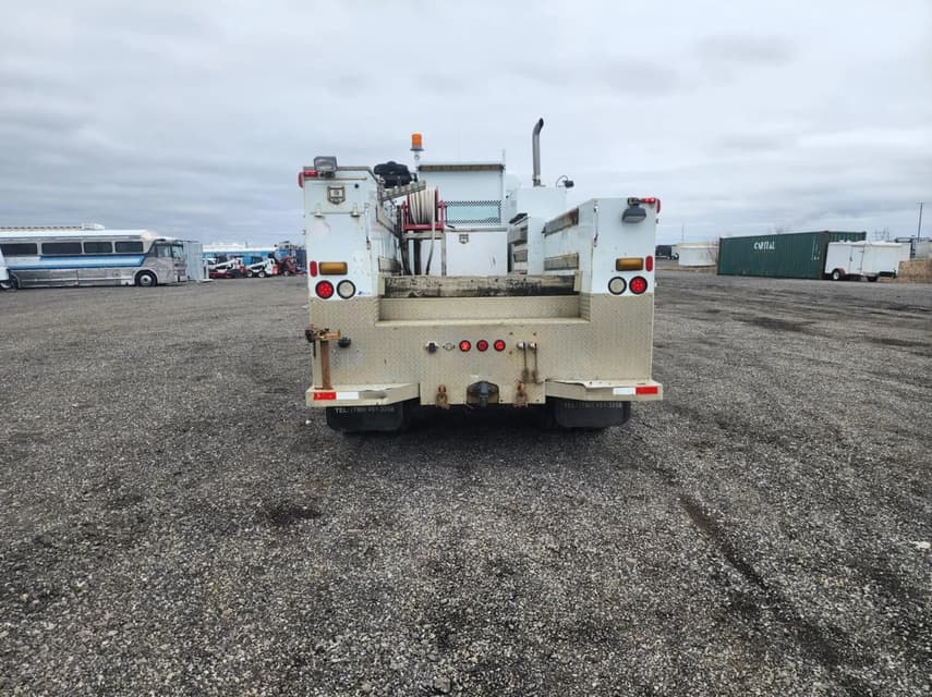 2007 Freightliner M2106 - 3
