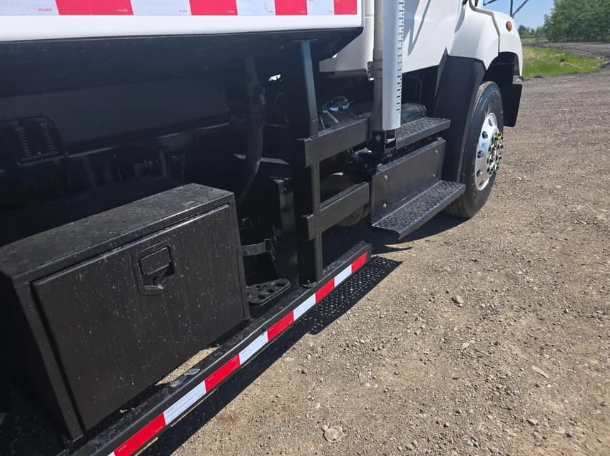 2013 Freightliner 108SD - 4
