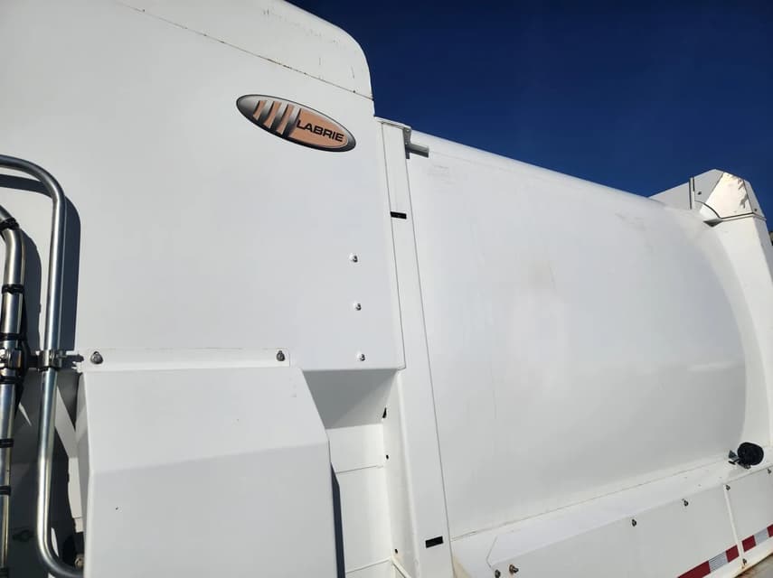2016 Freightliner M2 106 - 35