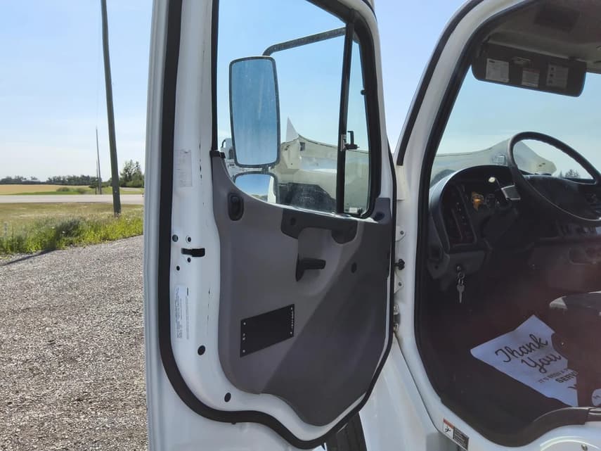 2018 Freightliner BUSINESS CLASS M2 106 - 21