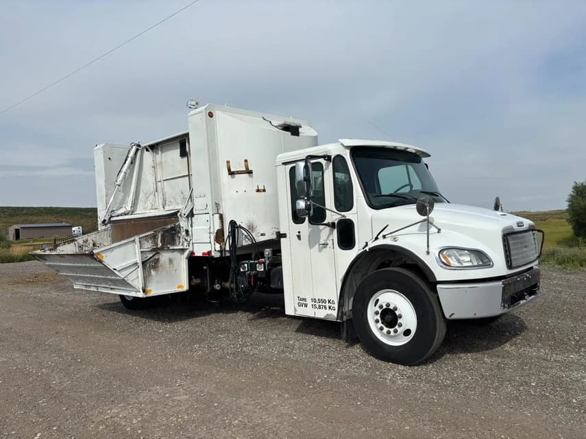 2013 Freightliner BUSINESS CLASS M2 106 - 5
