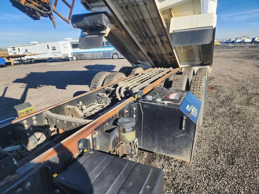 2016 Freightliner M2 106 - 17