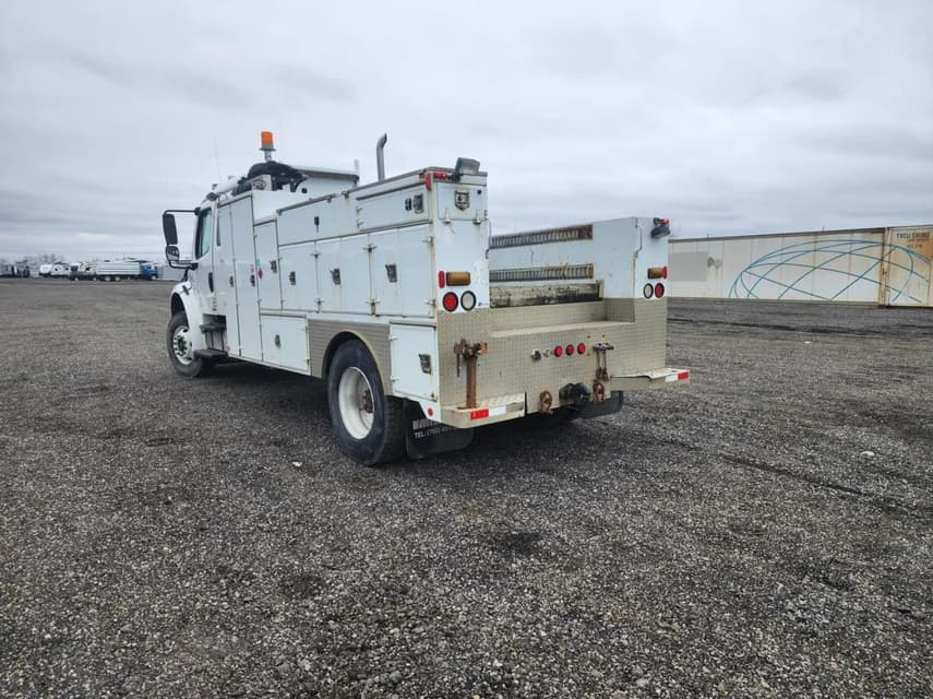 2007 Freightliner M2106 - 2