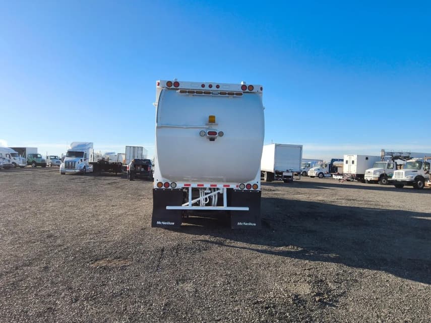 2013 Freightliner BUSINESS CLASS M2 106 - 3