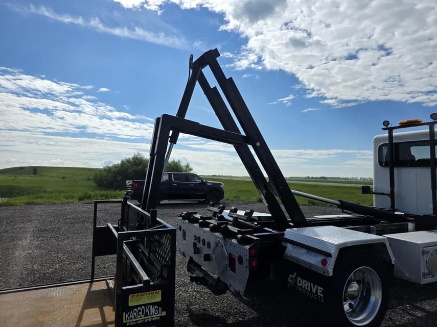 2021 Peterbilt 337 - 25