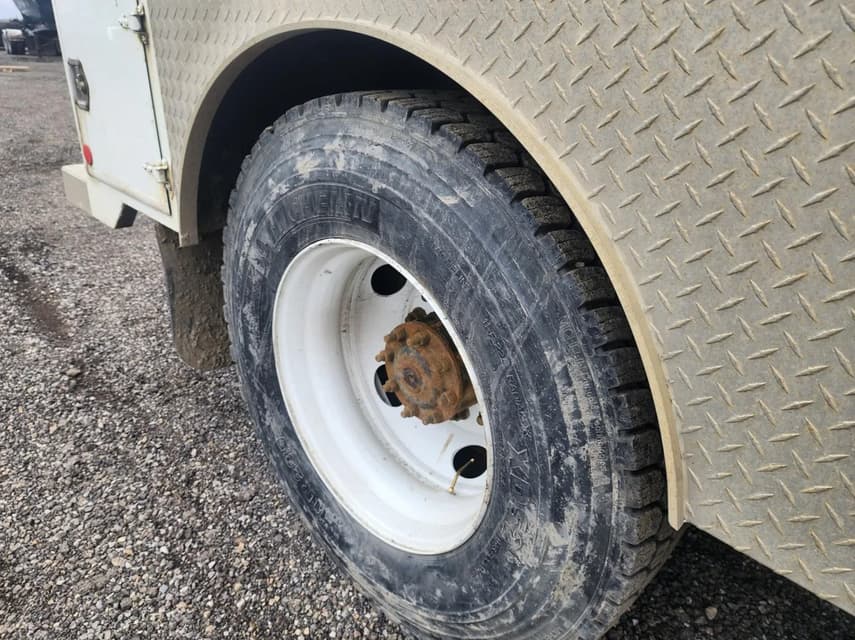2007 Freightliner M2106 - 10