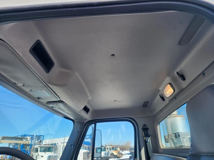 2008 Freightliner BUSINESS CLASS M2 106 - 25