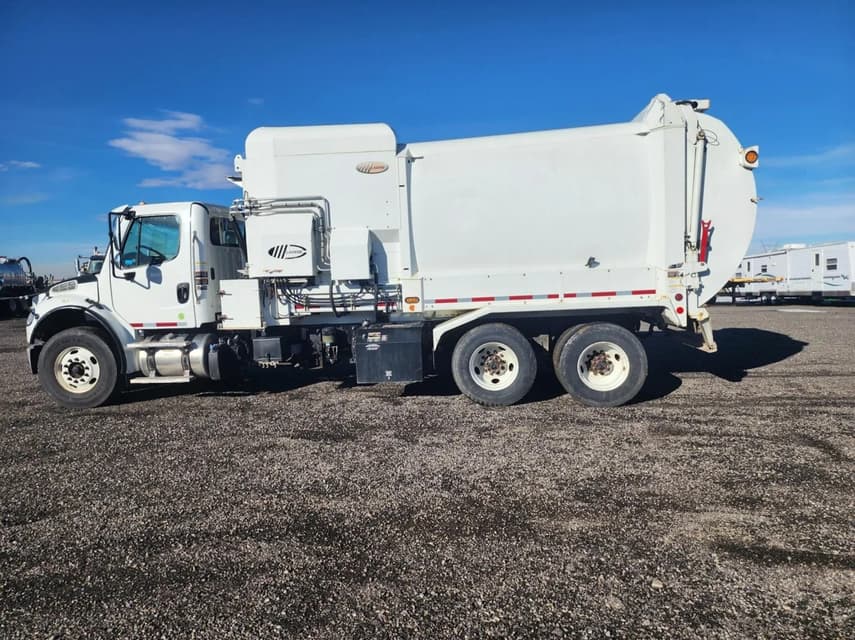 2016 Freightliner M2 106 - 1