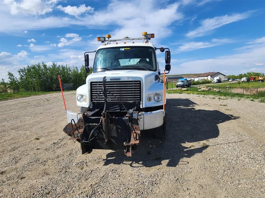 2006 Freightliner BUSINESS CLASS M2 106 - 11