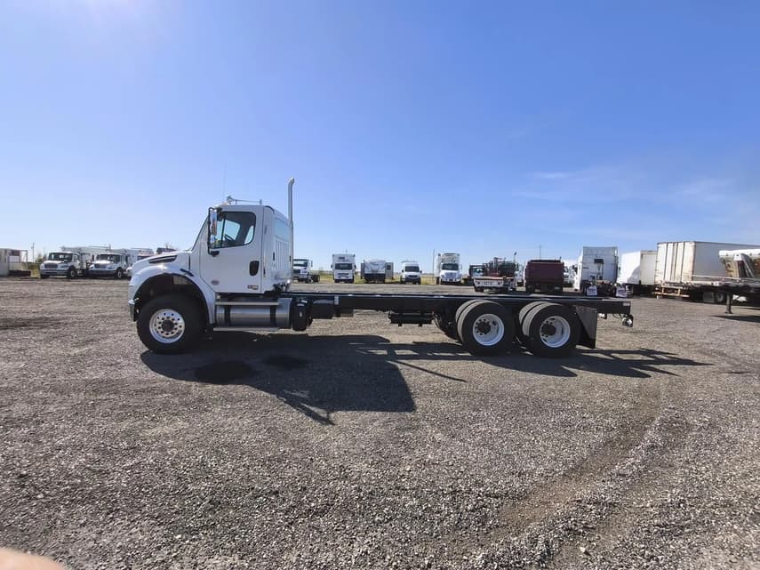 2025 Freightliner BUSINESS CLASS M2 106 - 1