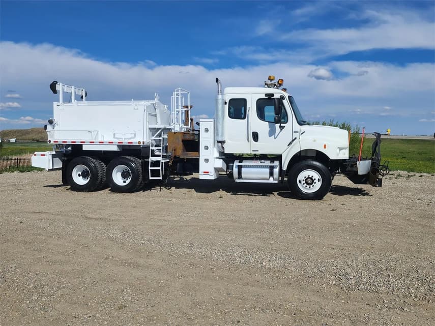 2006 Freightliner BUSINESS CLASS M2 106 - 2