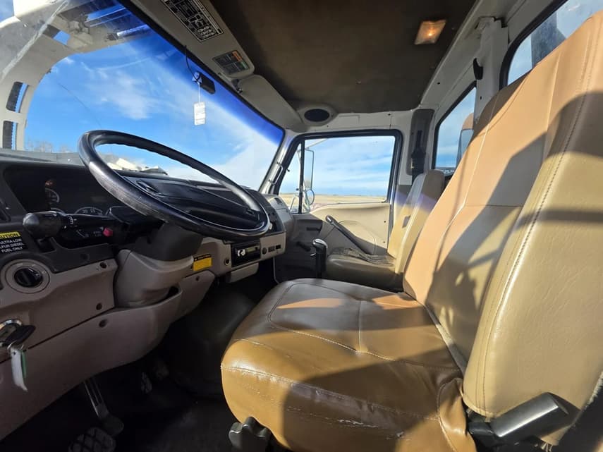 2009 Sterling L9500 - 30