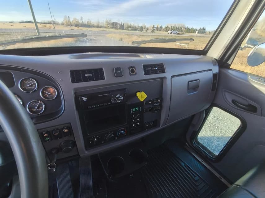 2021 Peterbilt 348 - 6