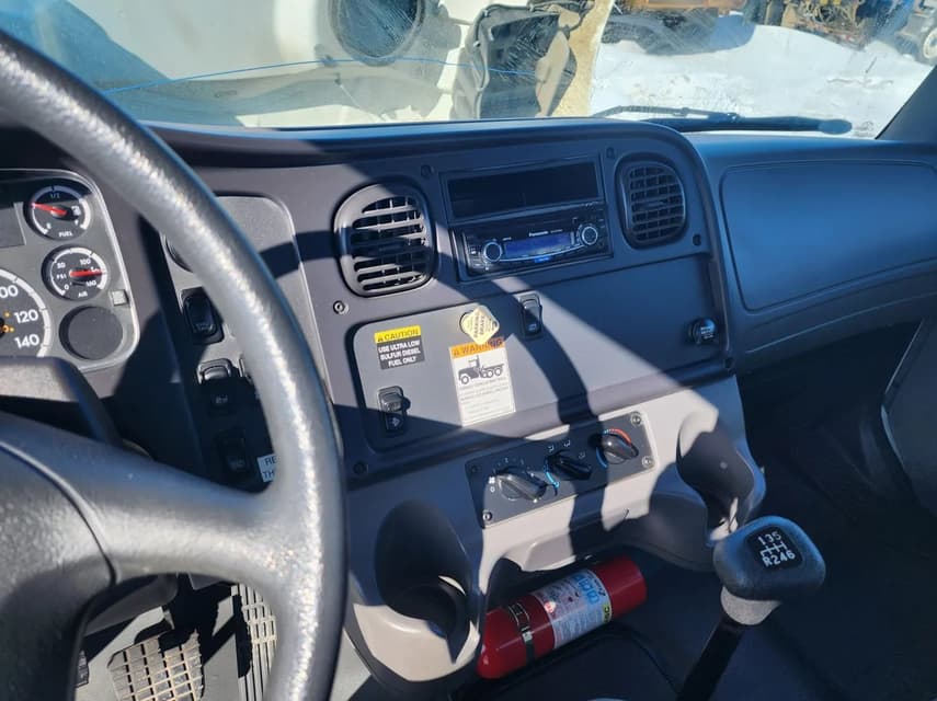 2008 Freightliner BUSINESS CLASS M2 106 - 31