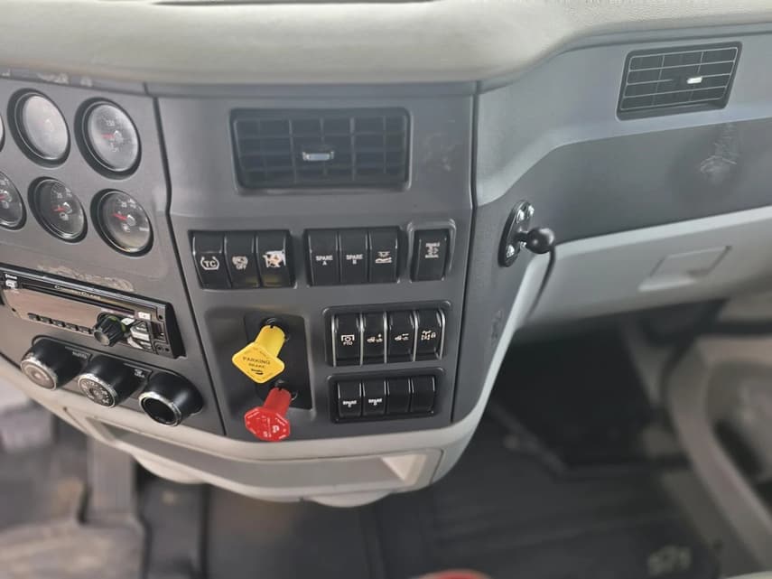 2020 Peterbilt 579 - 4