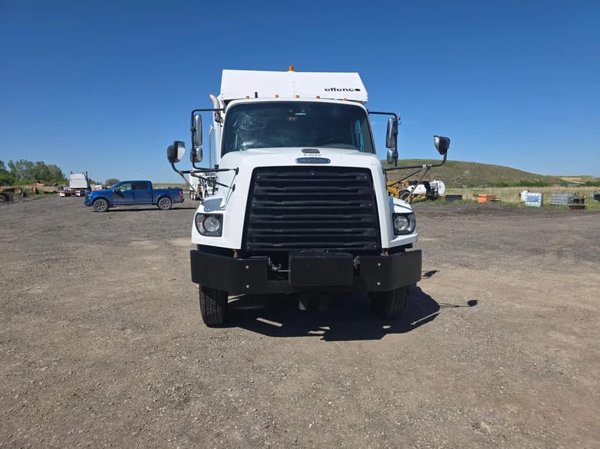 2013 Freightliner 108SD - 34
