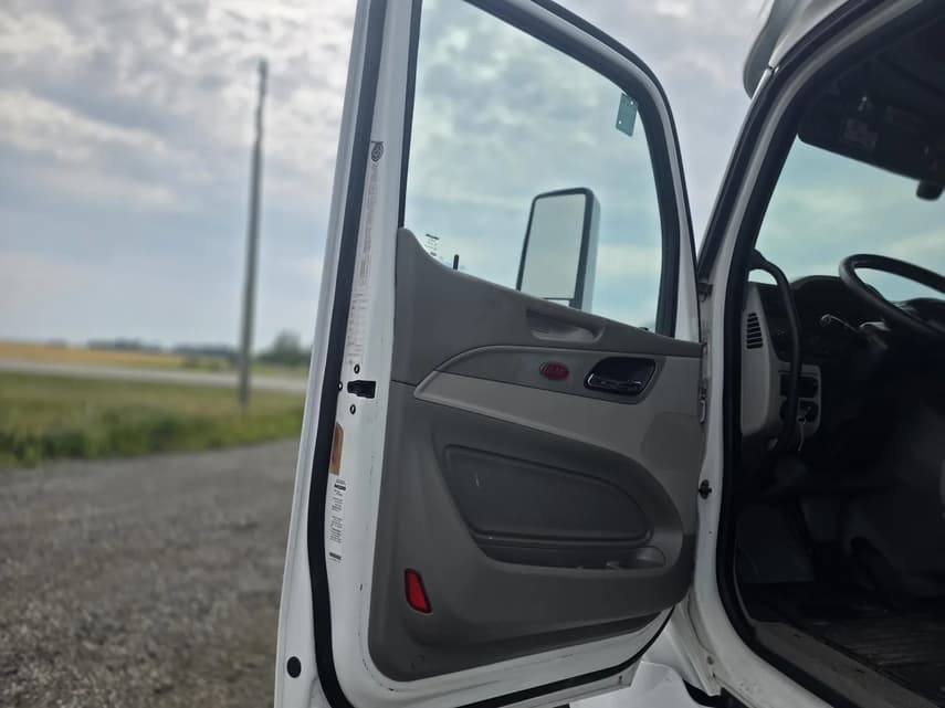 2020 Peterbilt 579 - 11