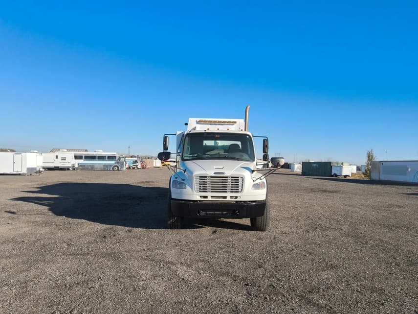 2013 Freightliner BUSINESS CLASS M2 106 - 22