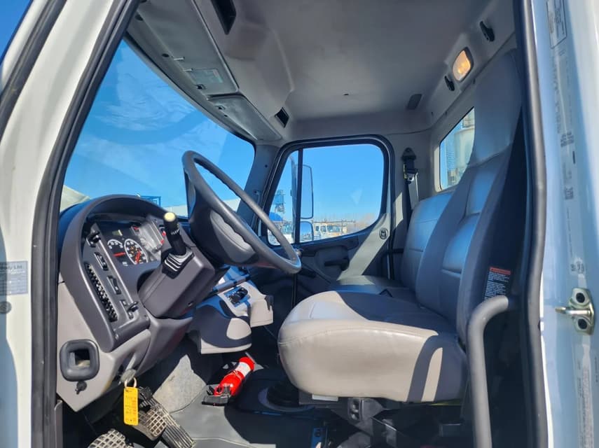 2008 Freightliner BUSINESS CLASS M2 106 - 24
