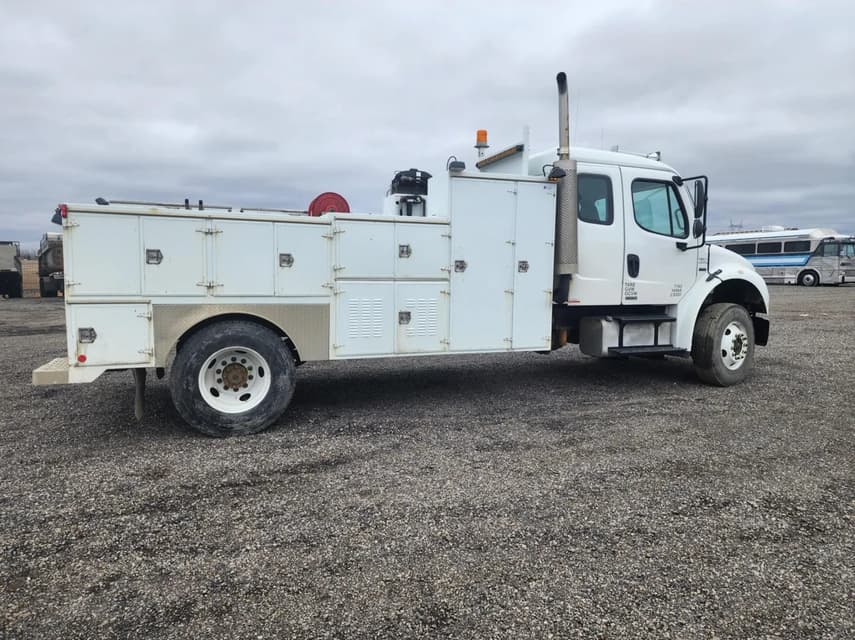 2007 Freightliner M2106 - 4