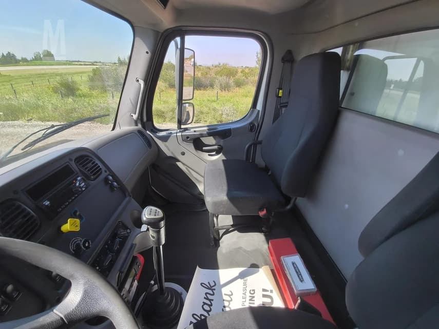 2019 Freightliner BUSINESS CLASS M2 106 - 18