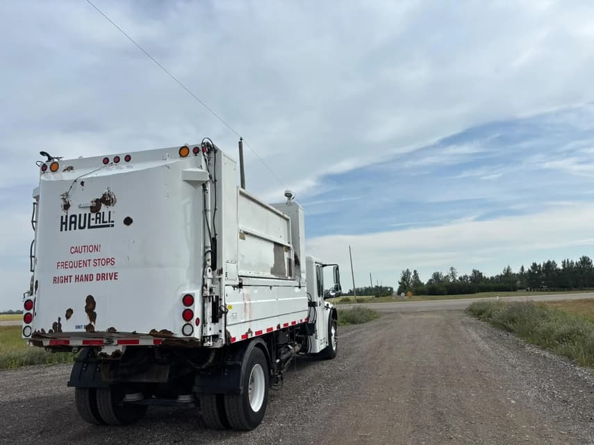 2013 Freightliner BUSINESS CLASS M2 106 - 28