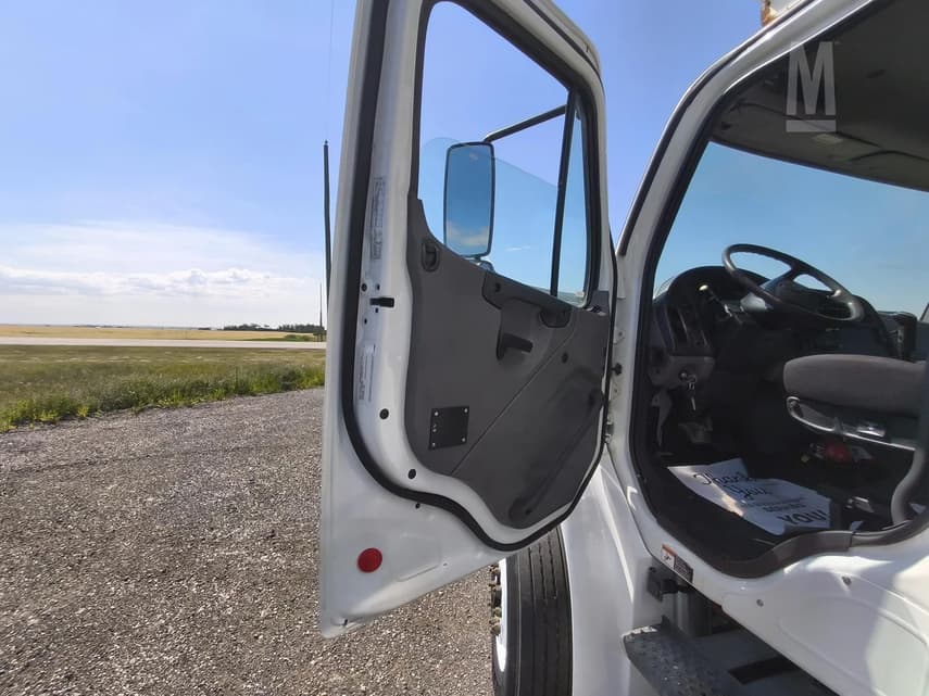 2019 Freightliner BUSINESS CLASS M2 106 - 16