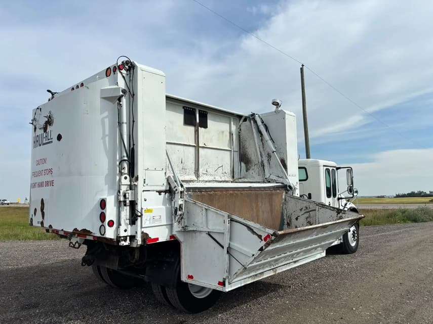 2013 Freightliner BUSINESS CLASS M2 106 - 16
