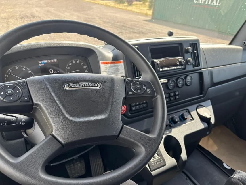 2025 Freightliner BUSINESS CLASS M2 106 PLUS - 14