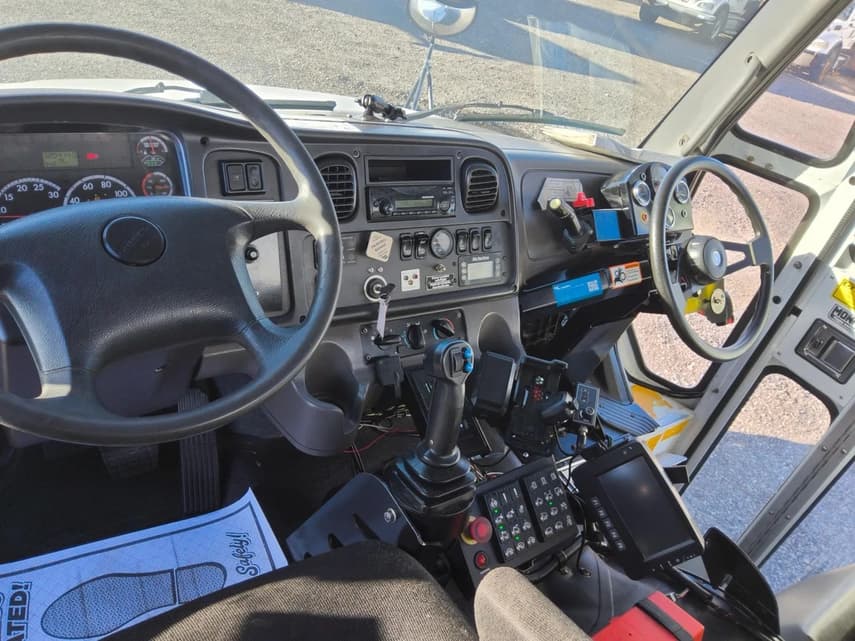 2013 Freightliner BUSINESS CLASS M2 106 - 11