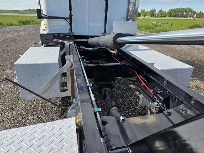 2021 Peterbilt 337 - 20