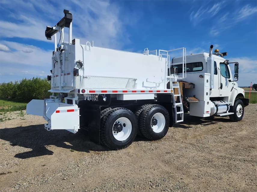 2006 Freightliner BUSINESS CLASS M2 106 - 4